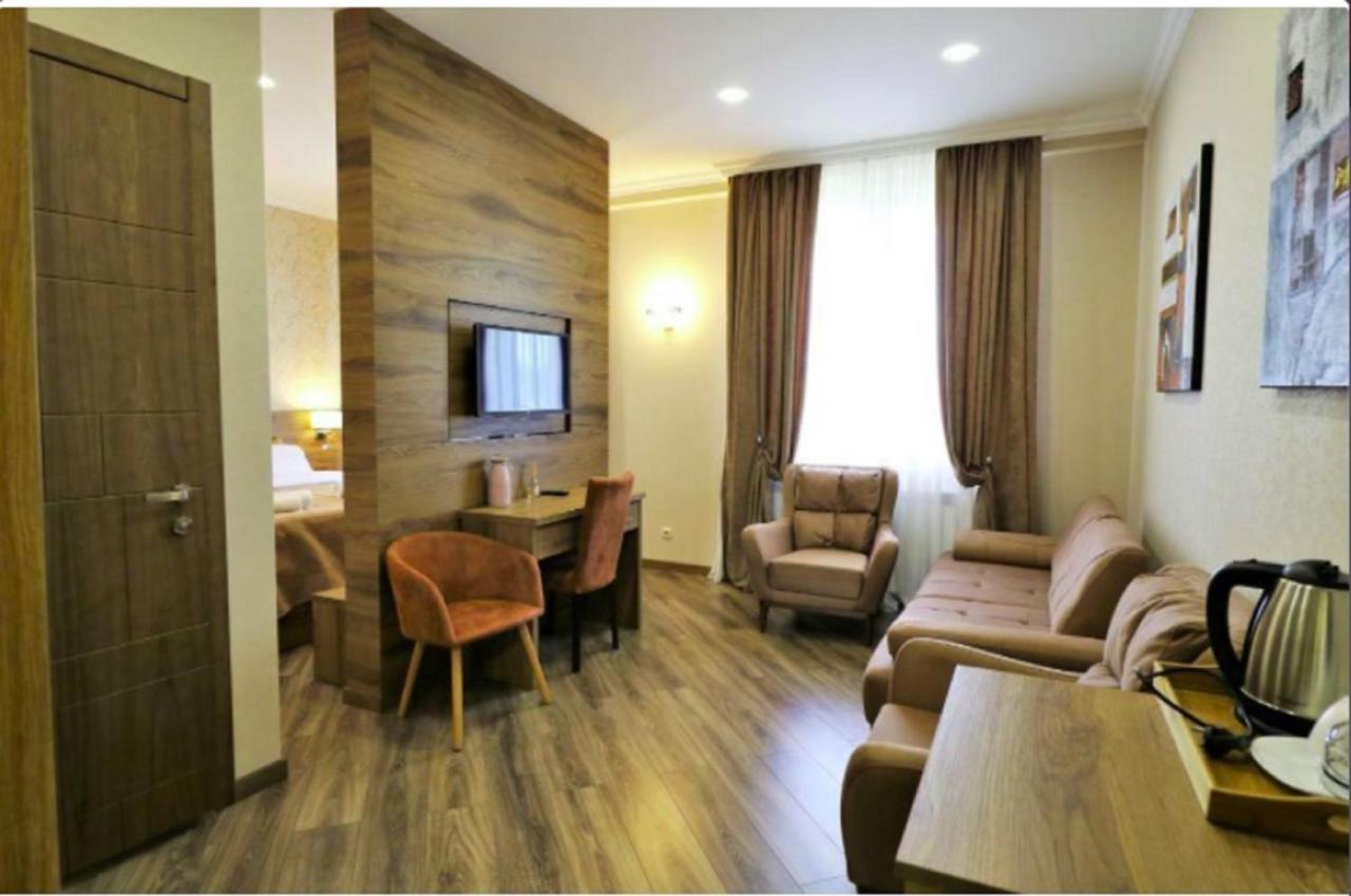Sunset Tbilisi Luxury Aparthotel Esterno foto