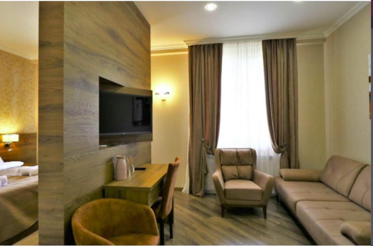 Sunset Tbilisi Luxury Aparthotel Esterno foto